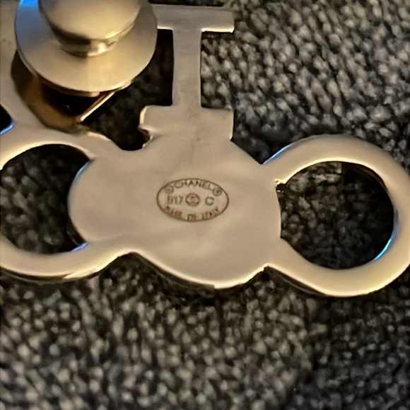 Preloved Chanel Coco brooch I love CoCo long oearl pink heart with stamp on back - Picture 4 of 6